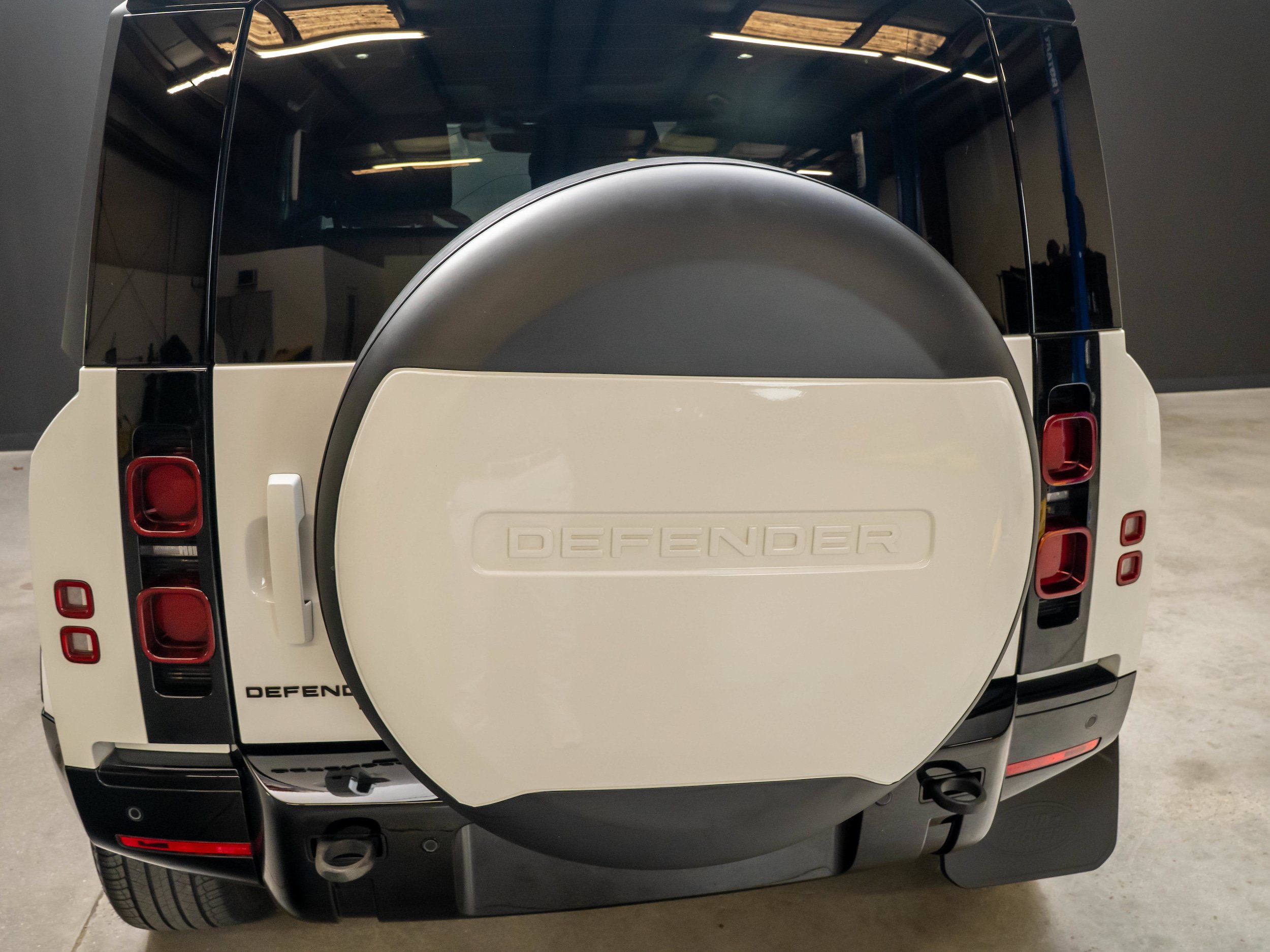 Used 2023 Land Rover Defender 90 X-Dynamic SE AWD/4WD image 14
