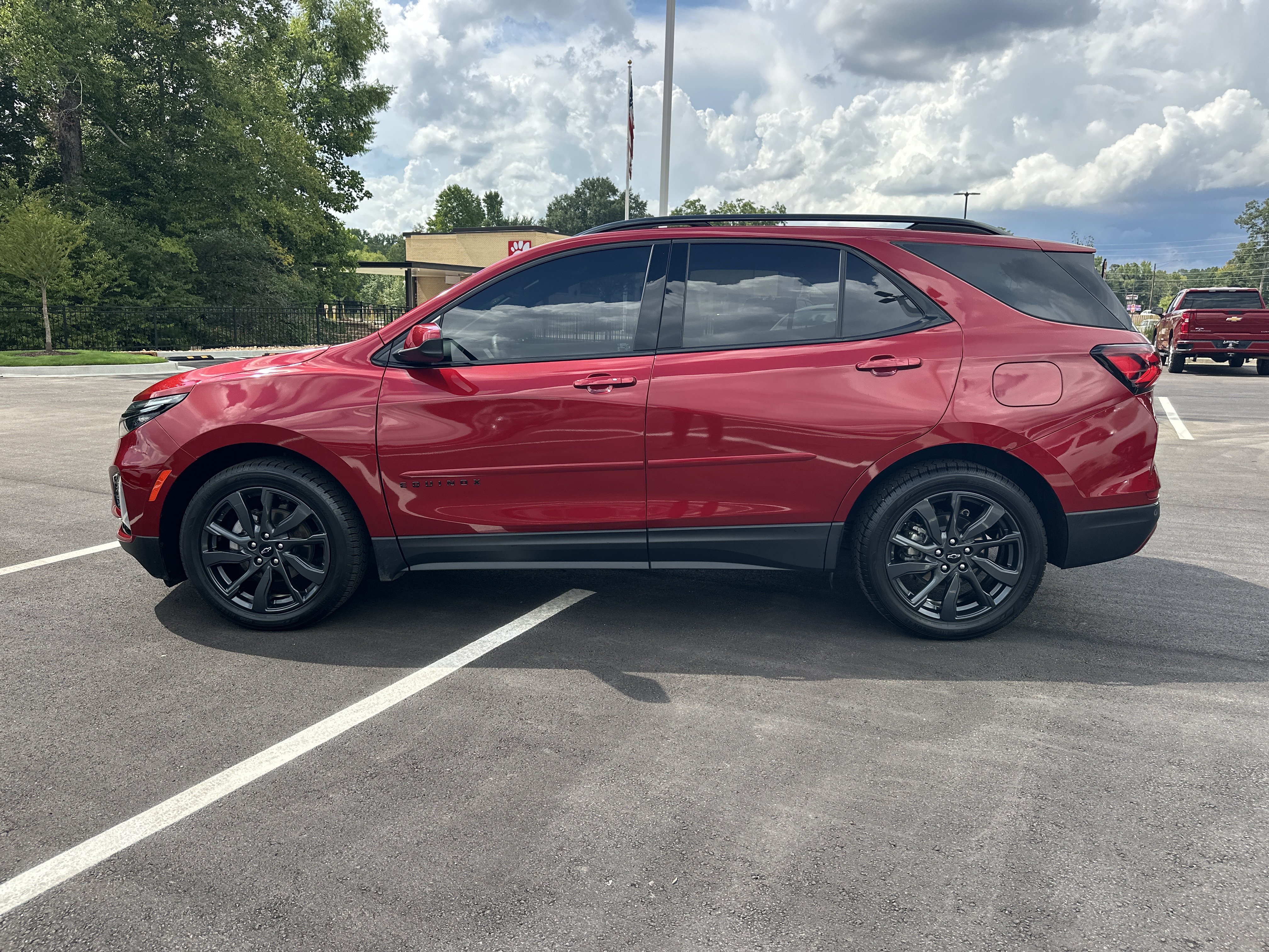 Used 2023 Chevrolet Equinox RS FWD image 5