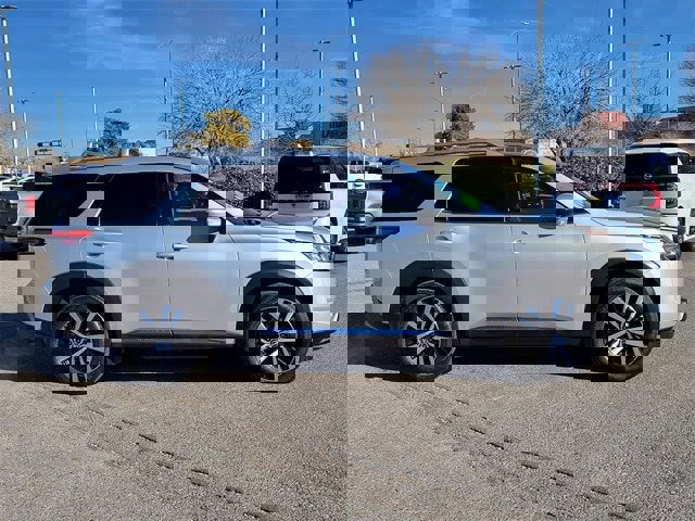 Certified 2024 Nissan Pathfinder Platinum image 2