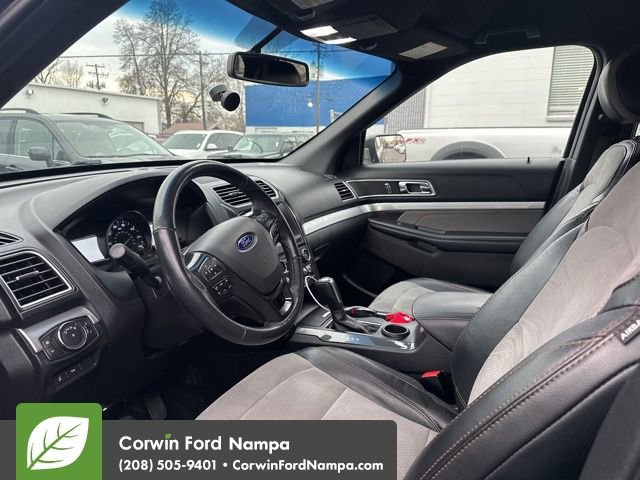Used 2017 Ford Explorer XLT w/ Equipment Group 202A image 11