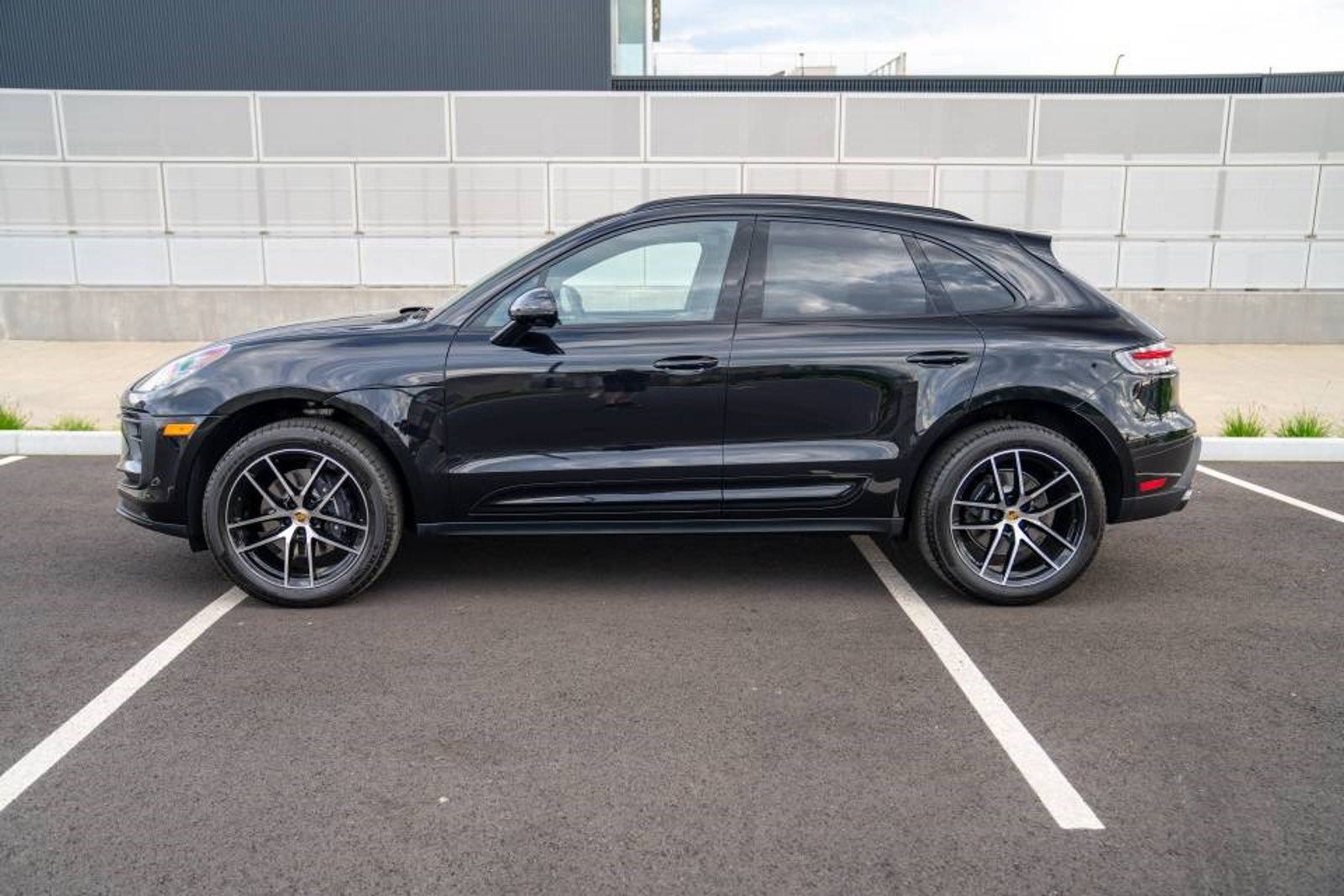 New 2026 Porsche Macan AWD/4WD image 2