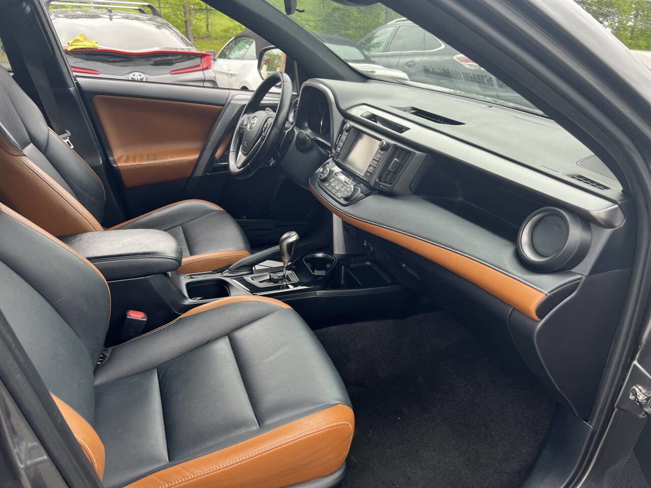 Used 2017 Toyota RAV4 SE image 13