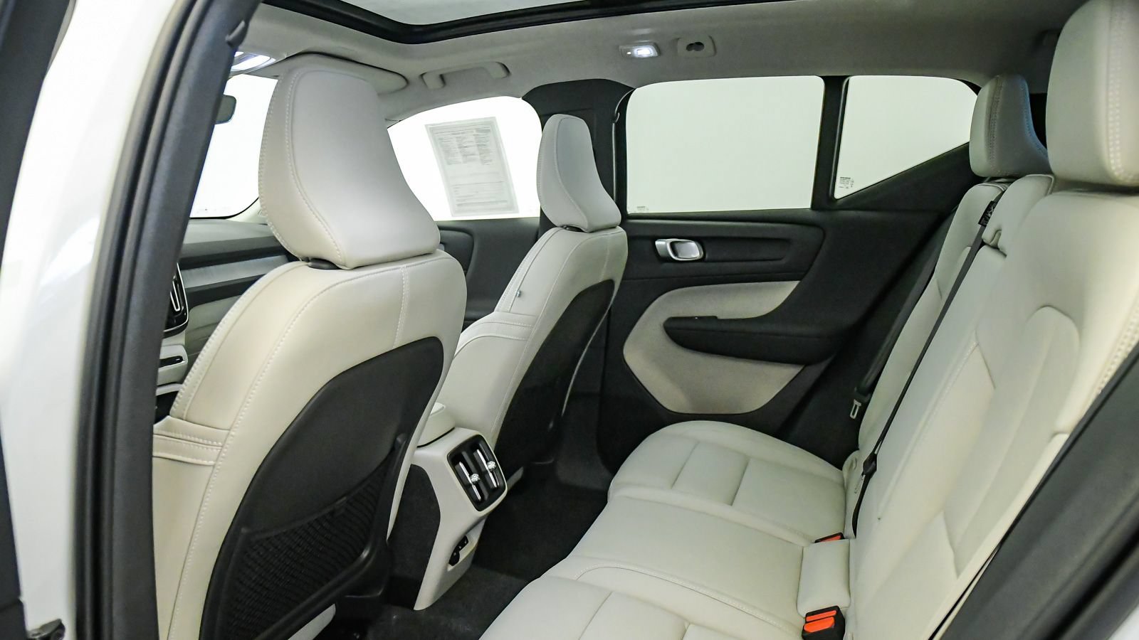 Certified 2026 Volvo XC40 B5 Plus w/ Protection Package Premier AWD/4WD image 19