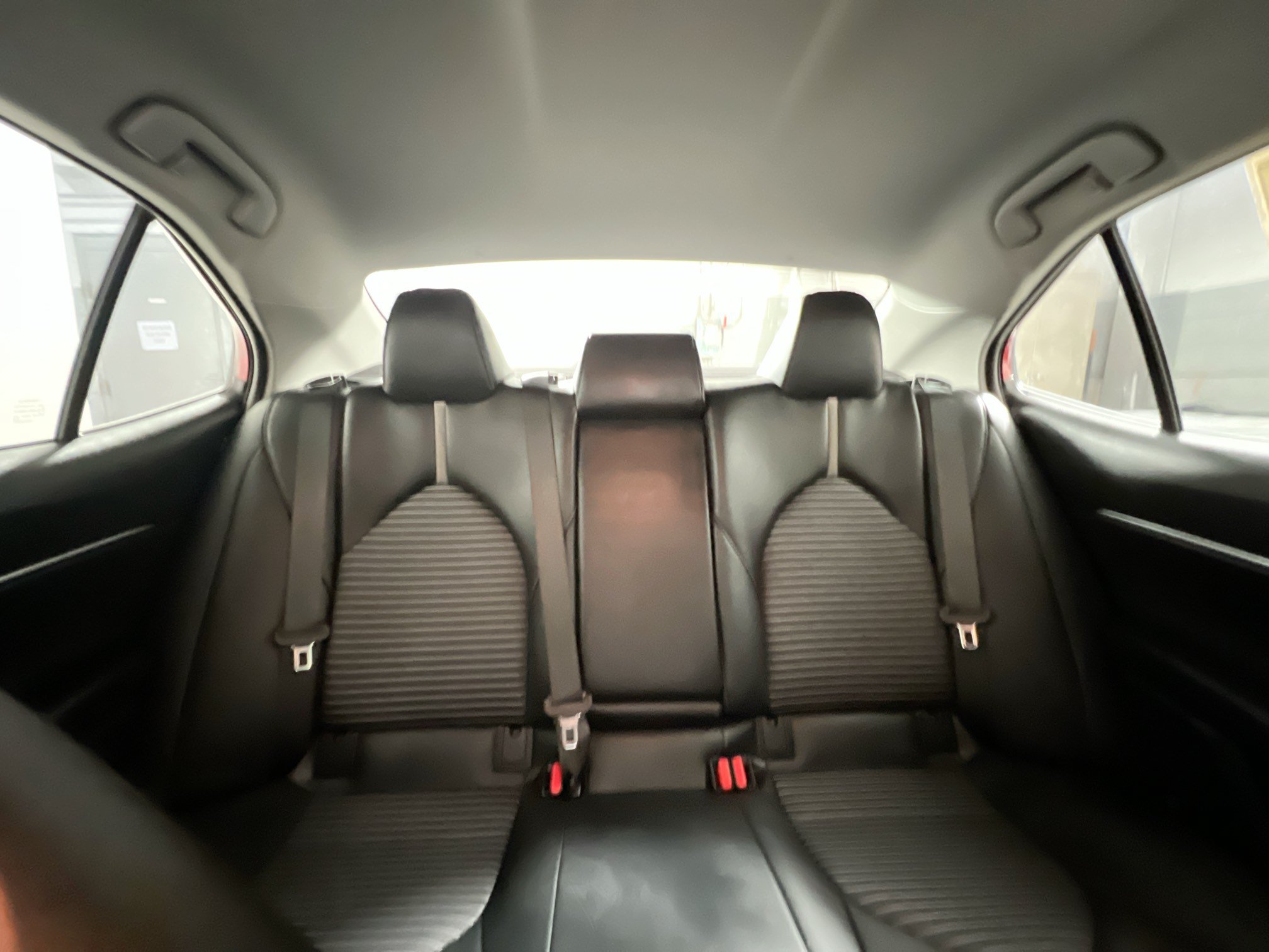 Used 2020 Toyota Camry SE FWD image 32