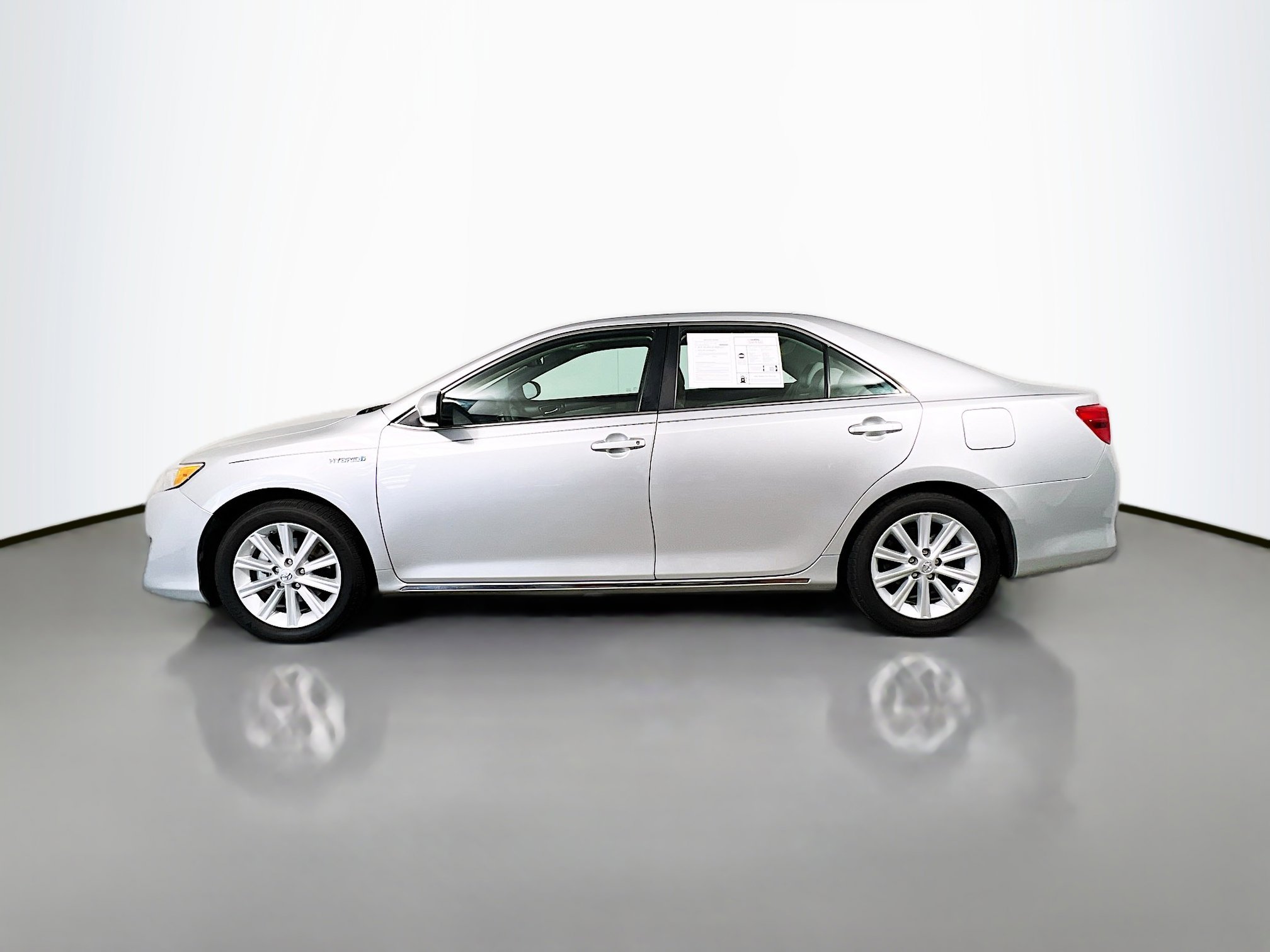 Used 2014 Toyota Camry XLE w/ Leather Package FWD image 9
