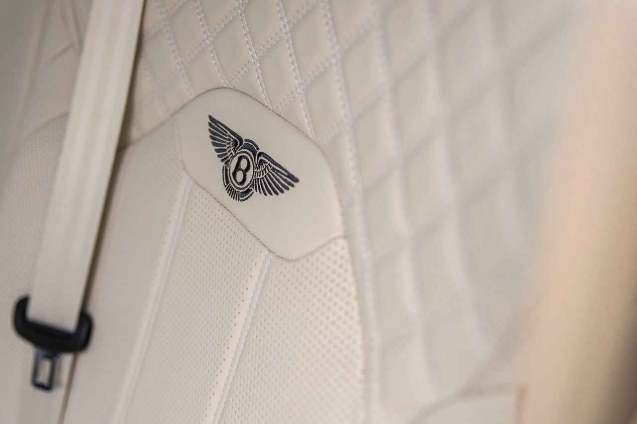 Used 2021 Bentley Bentayga AWD/4WD image 44
