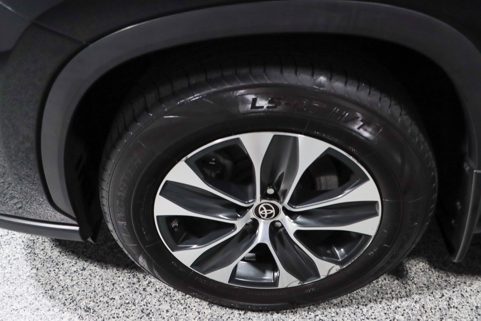 Used 2024 Toyota Highlander XLE image 11