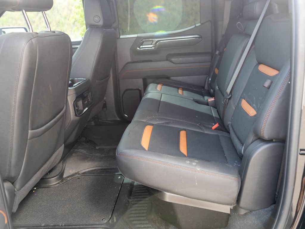 Used 2025 GMC Sierra 1500 AT4 w/ Technology Package AWD/4WD image 13