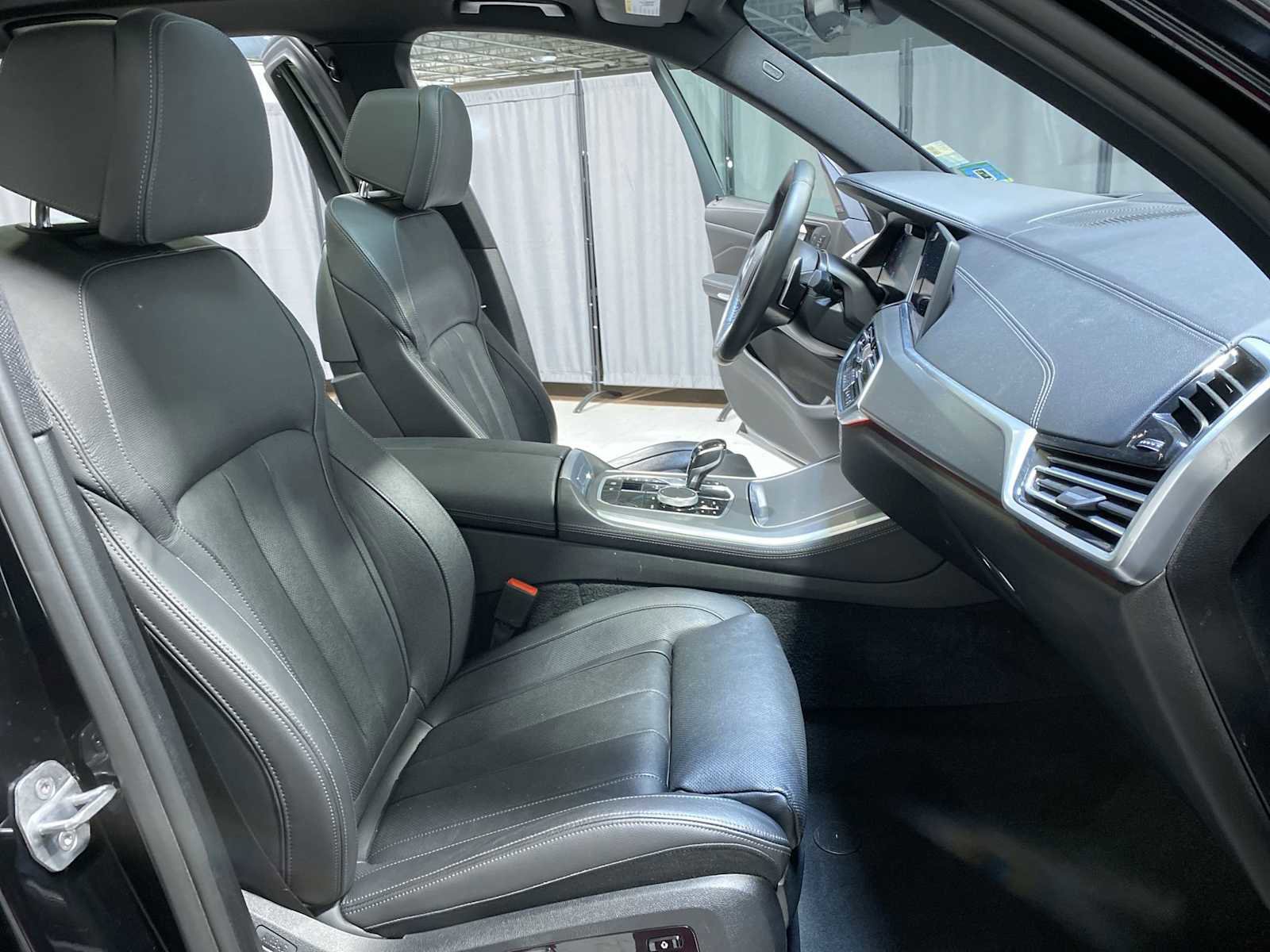 Used 2020 BMW X5 M50i image 14