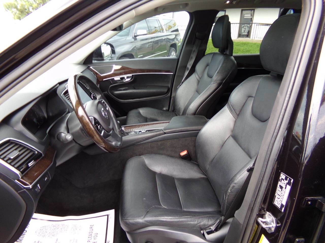 Used 2016 Volvo XC90 T6 Momentum w/ Momentum Plus Package image 8