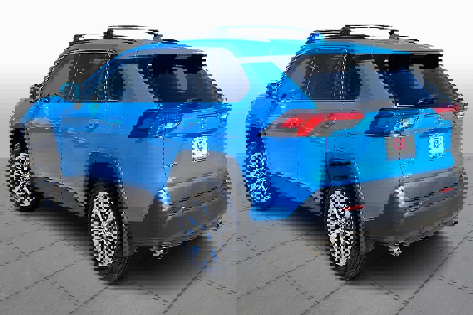 Used 2021 Toyota RAV4 XLE Premium image 12