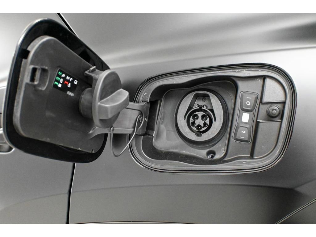 Used 2025 Lamborghini Urus SE image 90