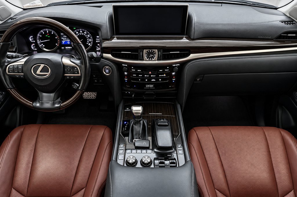 Used 2020 Lexus LX 570 4WD w/ Luxury Package image 15