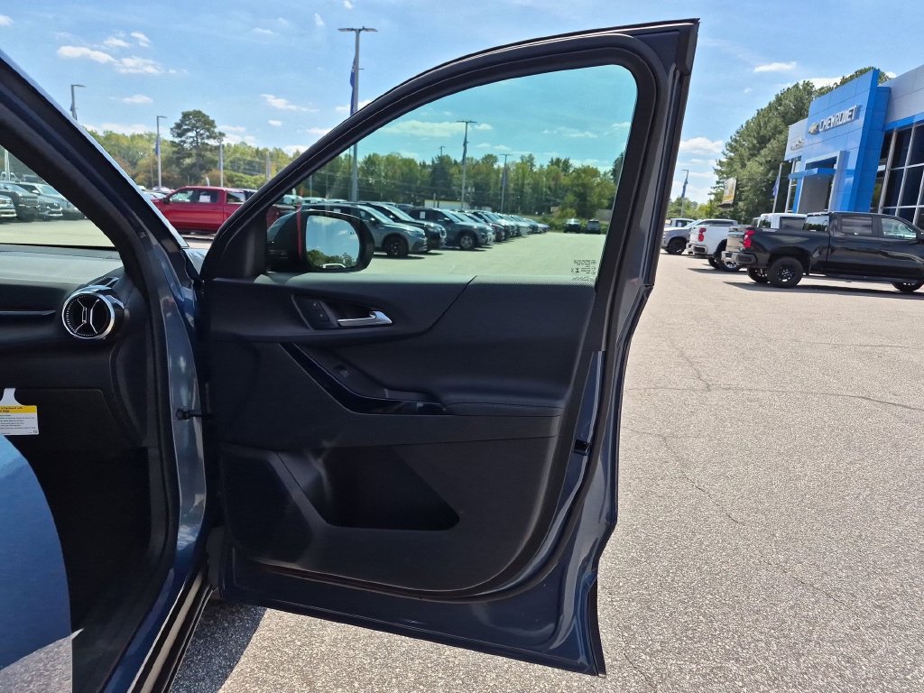 New 2027 Chevrolet Equinox LT w/ Convenience Package II FWD image 36