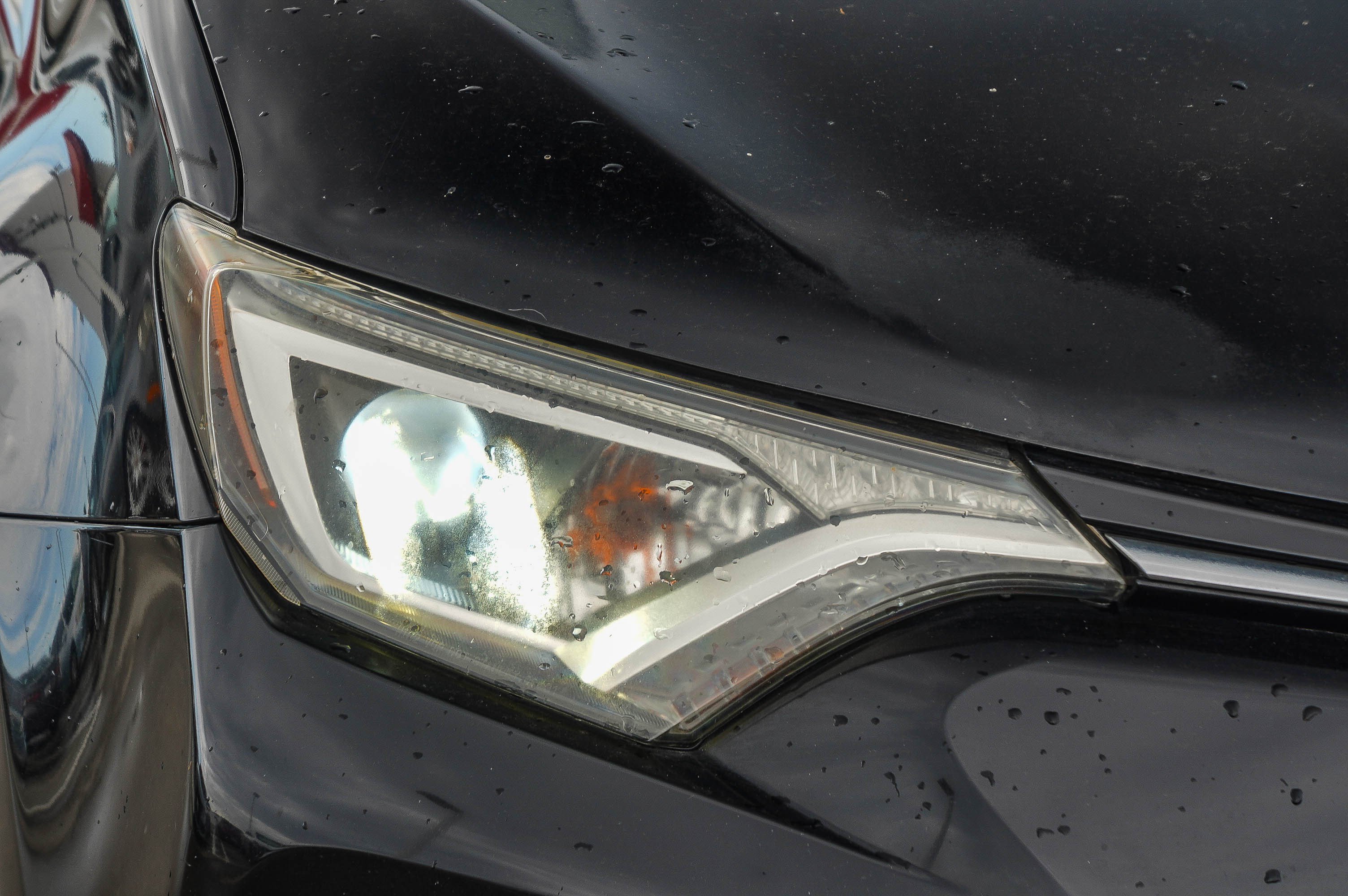 Certified 2018 Toyota RAV4 XLE AWD/4WD image 9