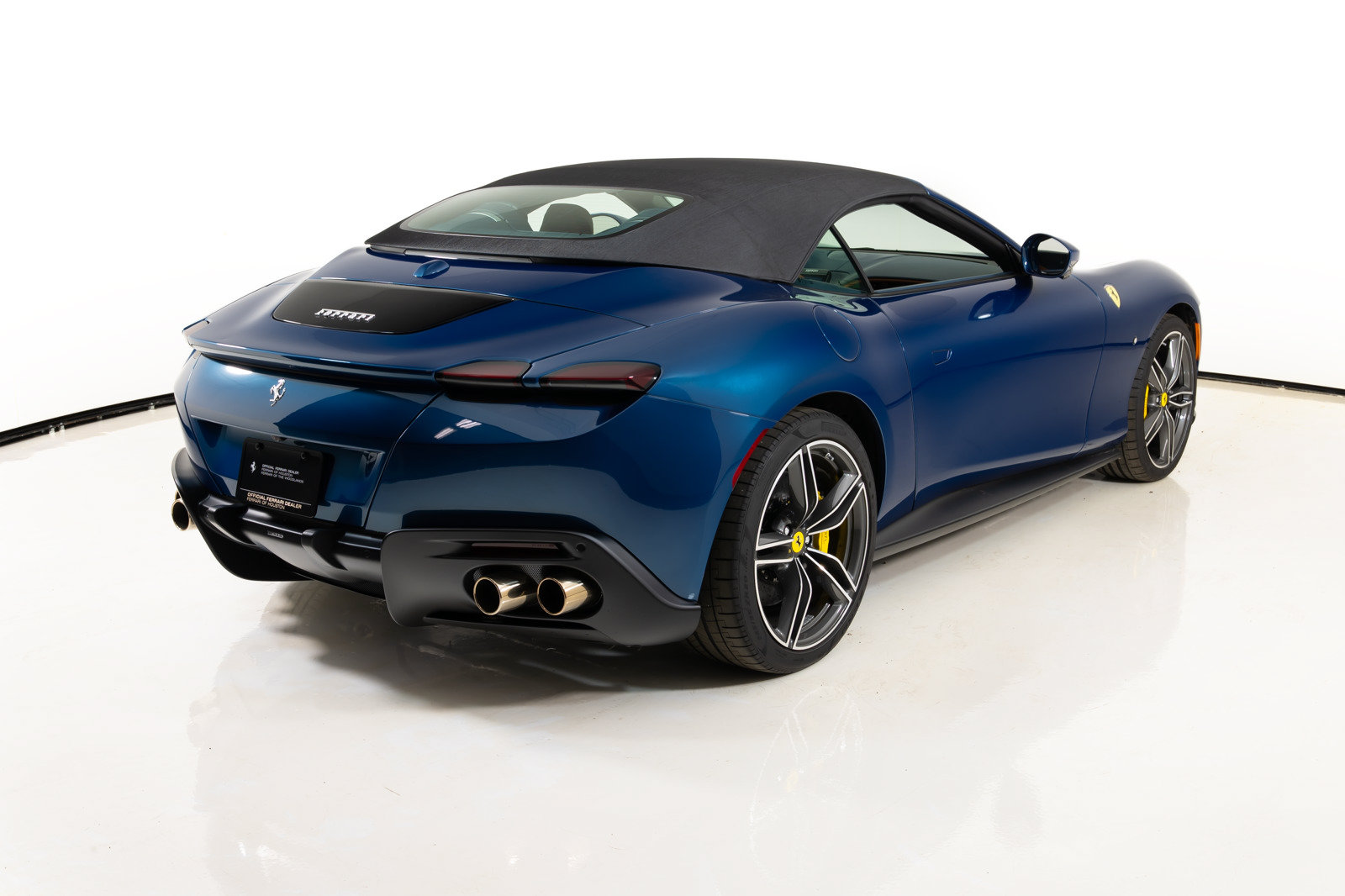 Certified 2025 Ferrari Roma Spider RWD image 28