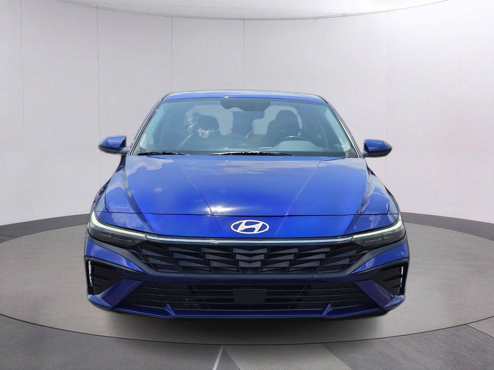 Used 2025 Hyundai Elantra SEL FWD image 2