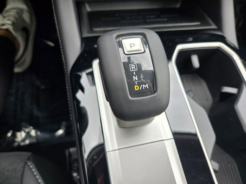 New 2025 Mitsubishi Outlander SE image 25