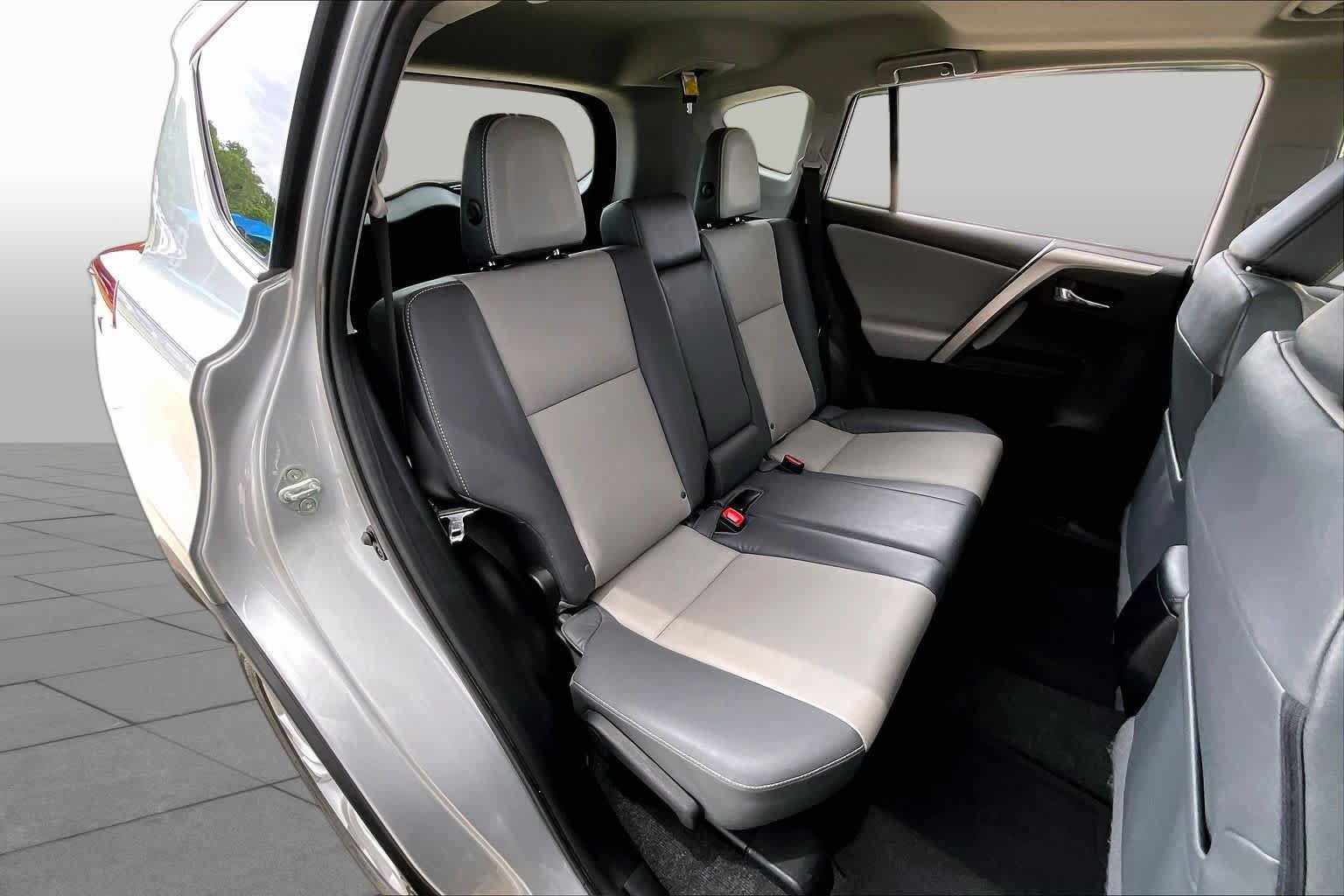 Used 2015 Toyota RAV4 Limited w/ Technology Package FWD image 20