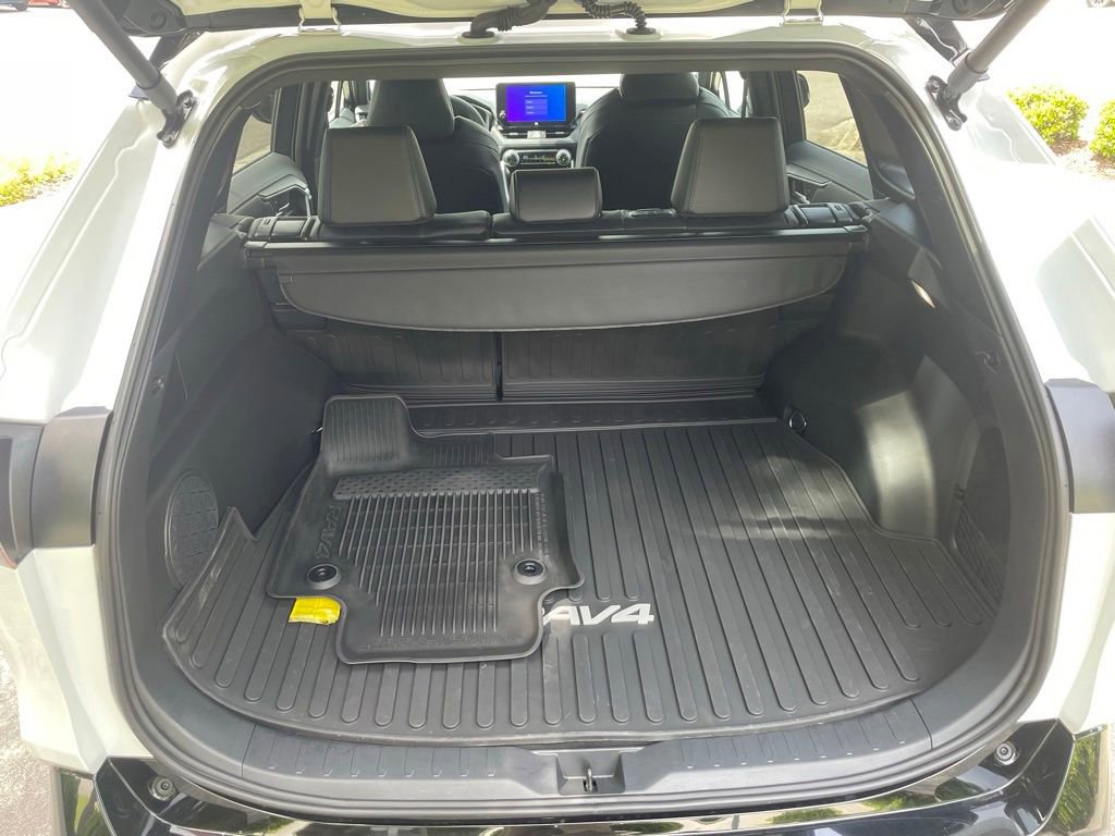 Used 2025 Toyota RAV4 XSE w/ Advanced Technology Package AWD/4WD image 18
