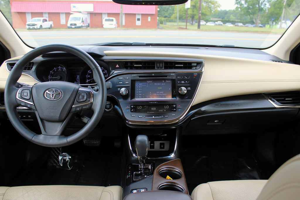 Used 2016 Toyota Avalon Limited w/ Protection Package FWD image 11