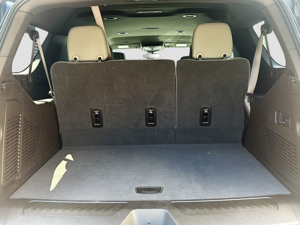 Used 2024 GMC Yukon XL SLT w/ SLT Luxury Package RWD image 36