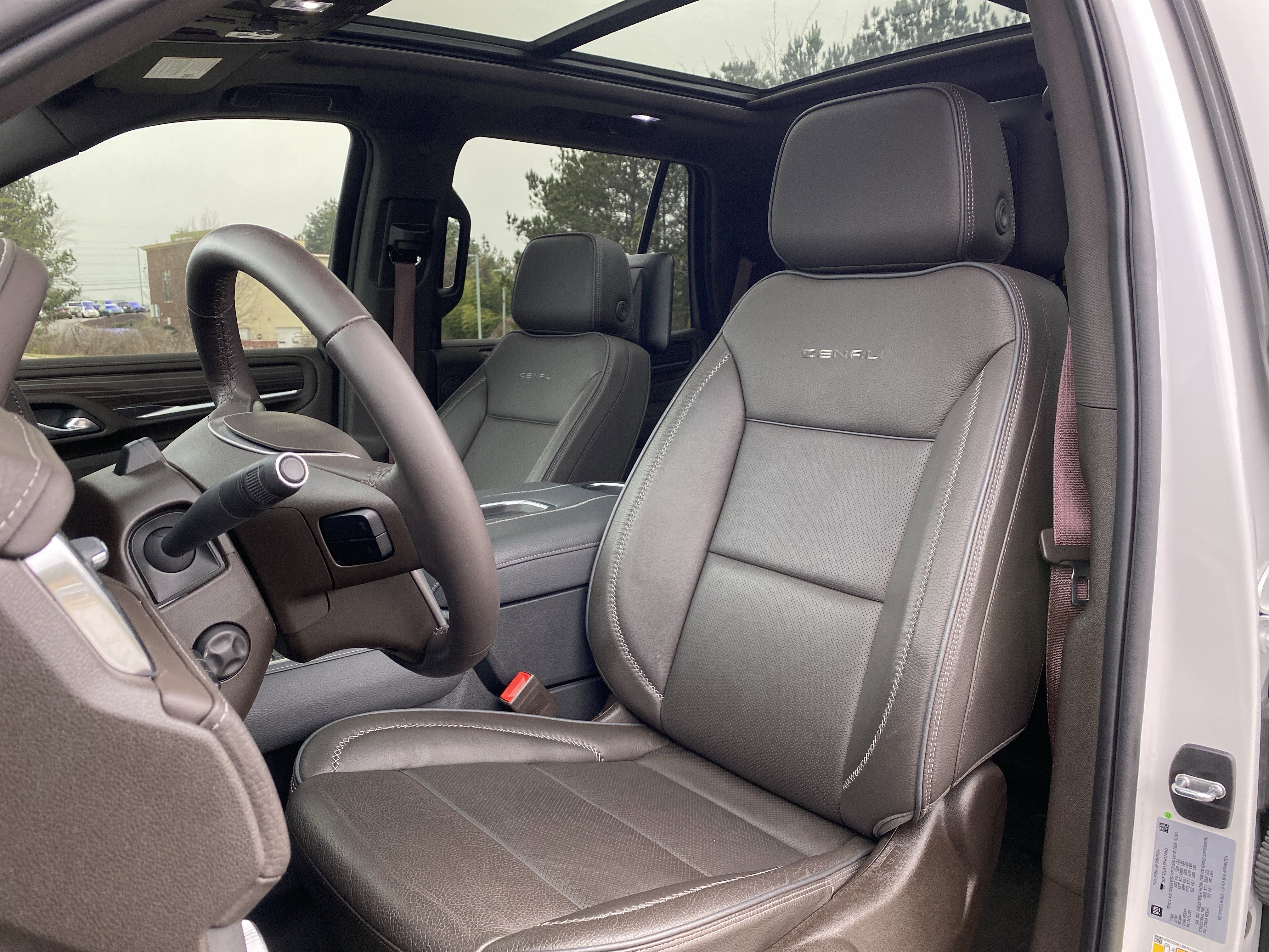 Used 2024 GMC Yukon Denali w/ Denali Reserve Package image 7