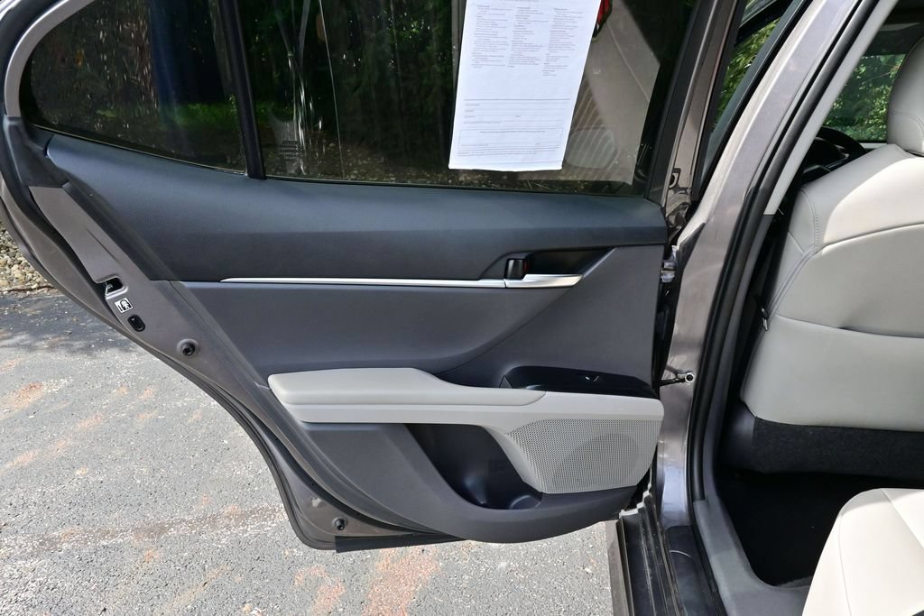 Used 2018 Toyota Camry SE w/ Moonroof Package FWD image 33