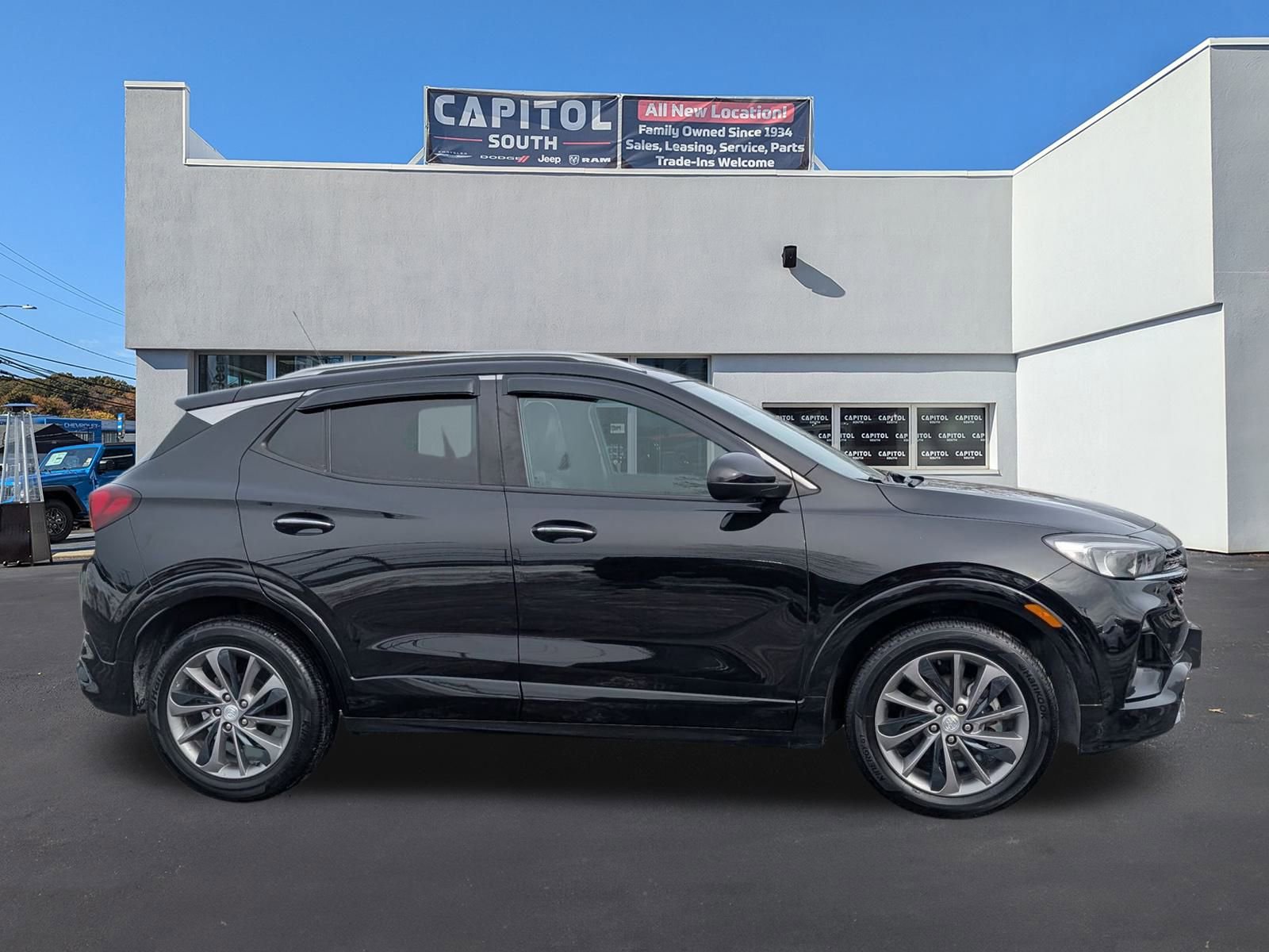 Used 2022 Buick Encore GX Select w/ Sport Touring Package image 2