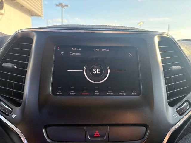 Used 2019 Jeep Cherokee Latitude w/ Popular Appearance Group image 16