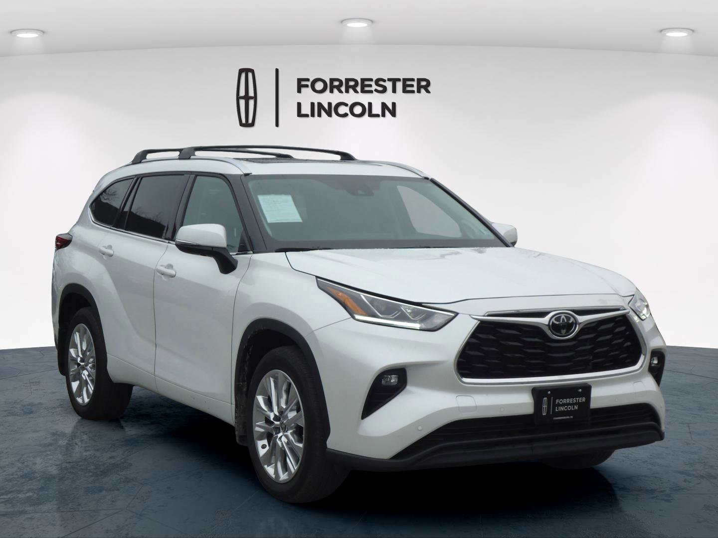 Used 2024 Toyota Highlander Limited AWD/4WD image 1
