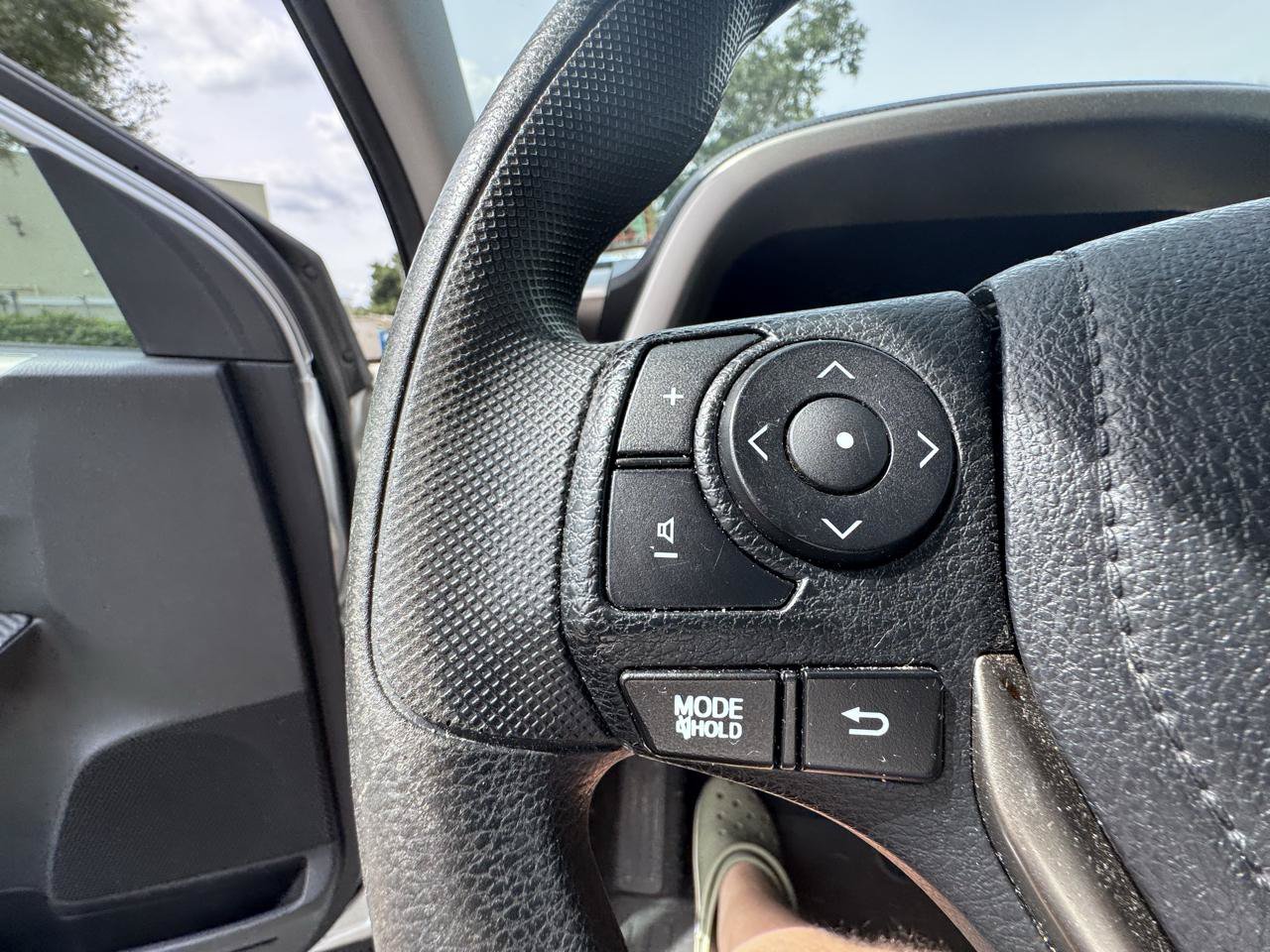 Used 2015 Toyota RAV4 LE AWD/4WD image 24