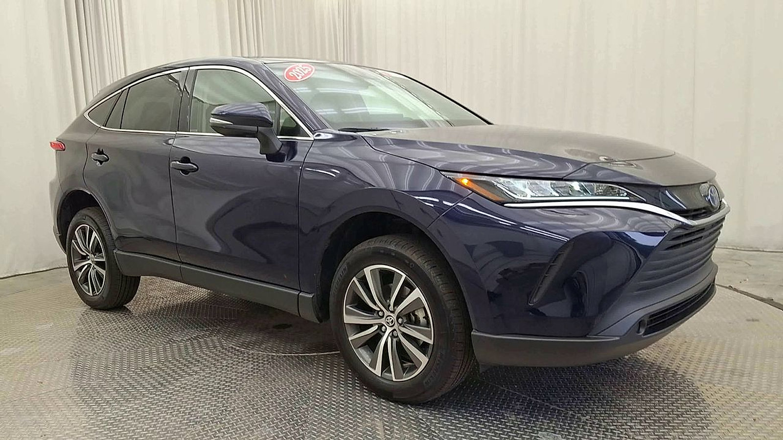 Certified 2022 Toyota Venza LE AWD/4WD image 5