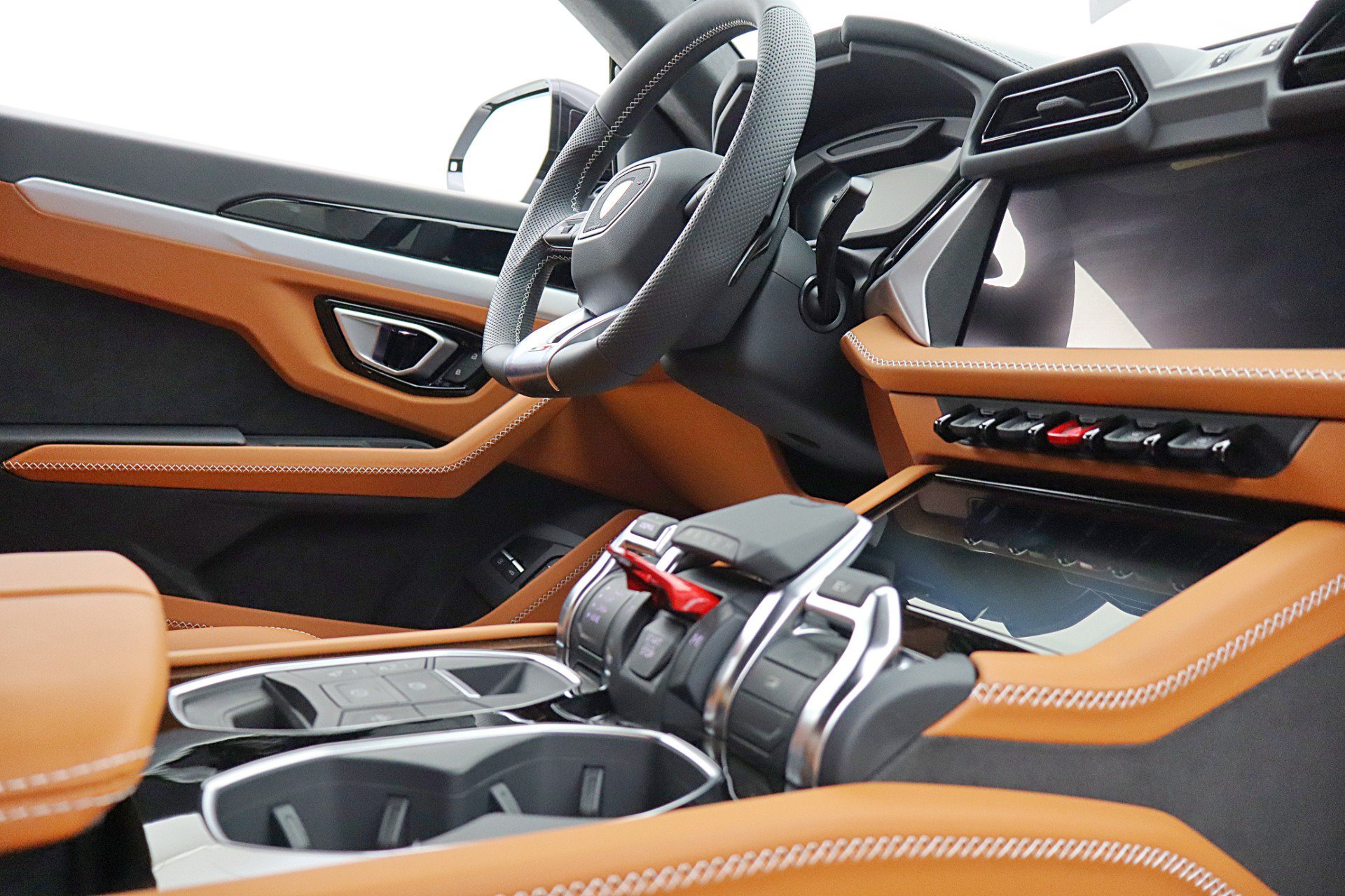Used 2026 Lamborghini Urus SE AWD/4WD image 33