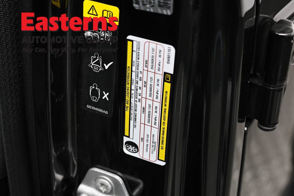 Used 2025 Jeep Wrangler Unlimited Sahara AWD/4WD image 31