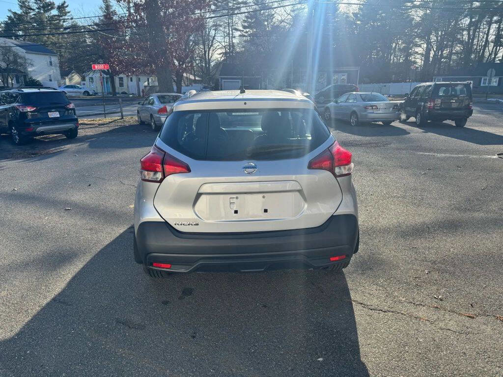 Used 2018 Nissan Kicks S FWD image 8