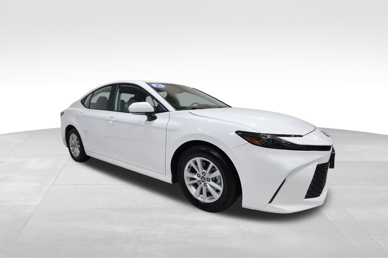 Used 2025 Toyota Camry LE image 6