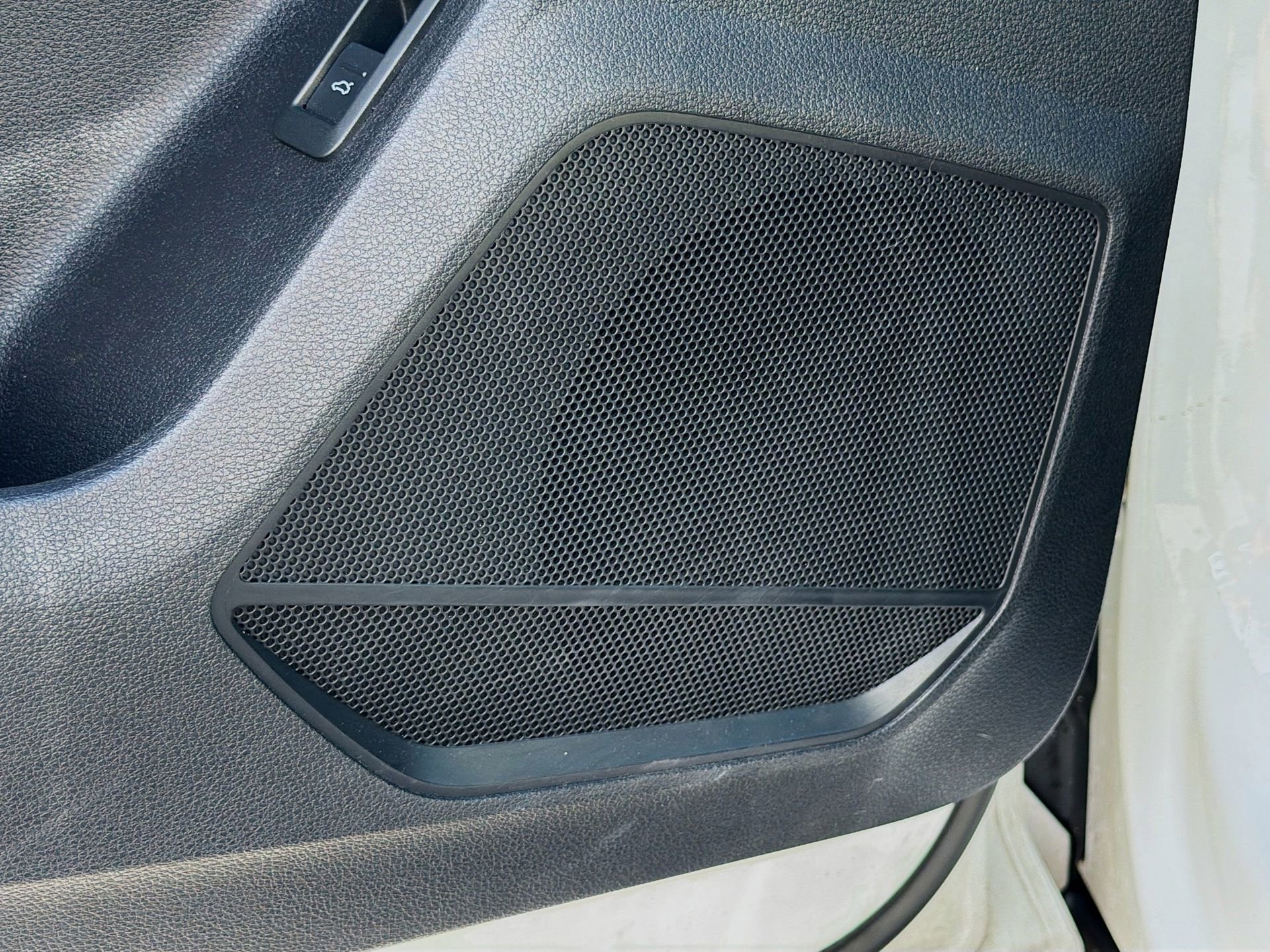 Used 2020 Audi Q3 2.0T Premium image 25