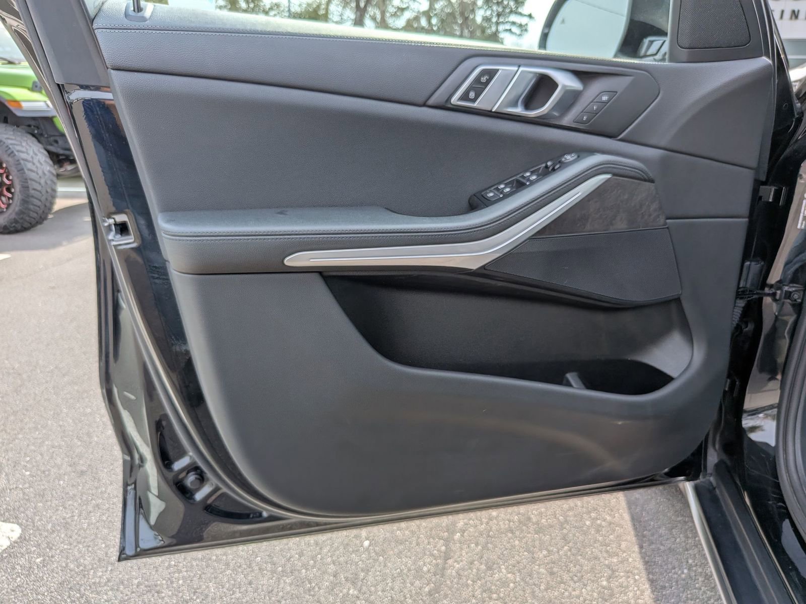 Used 2022 BMW X5 xDrive40i w/ Premium Package image 12