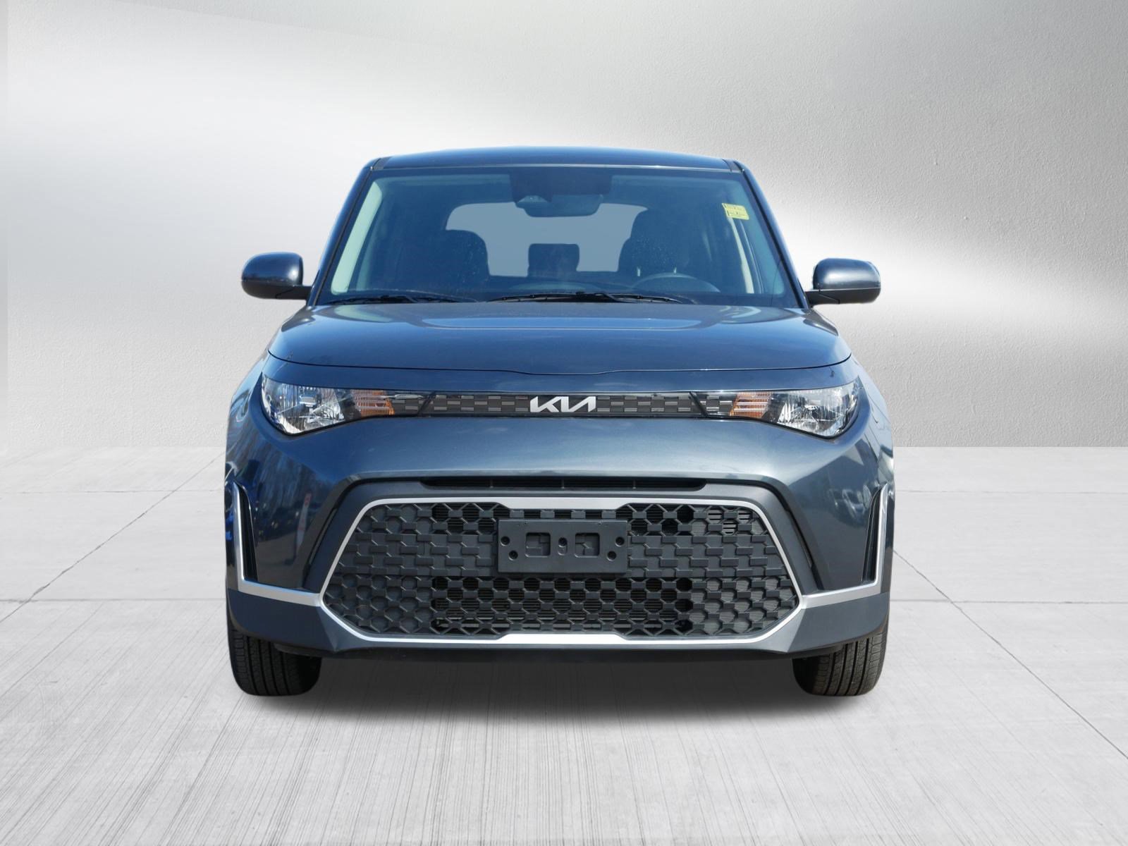 Certified 2025 Kia Soul LX w/ LX Technology Package FWD image 2