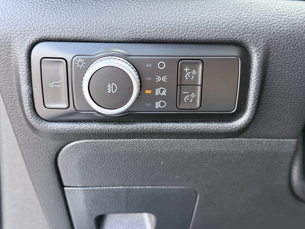 Used 2023 Ford Explorer Limited w/ Limited Technology Package RWD image 12