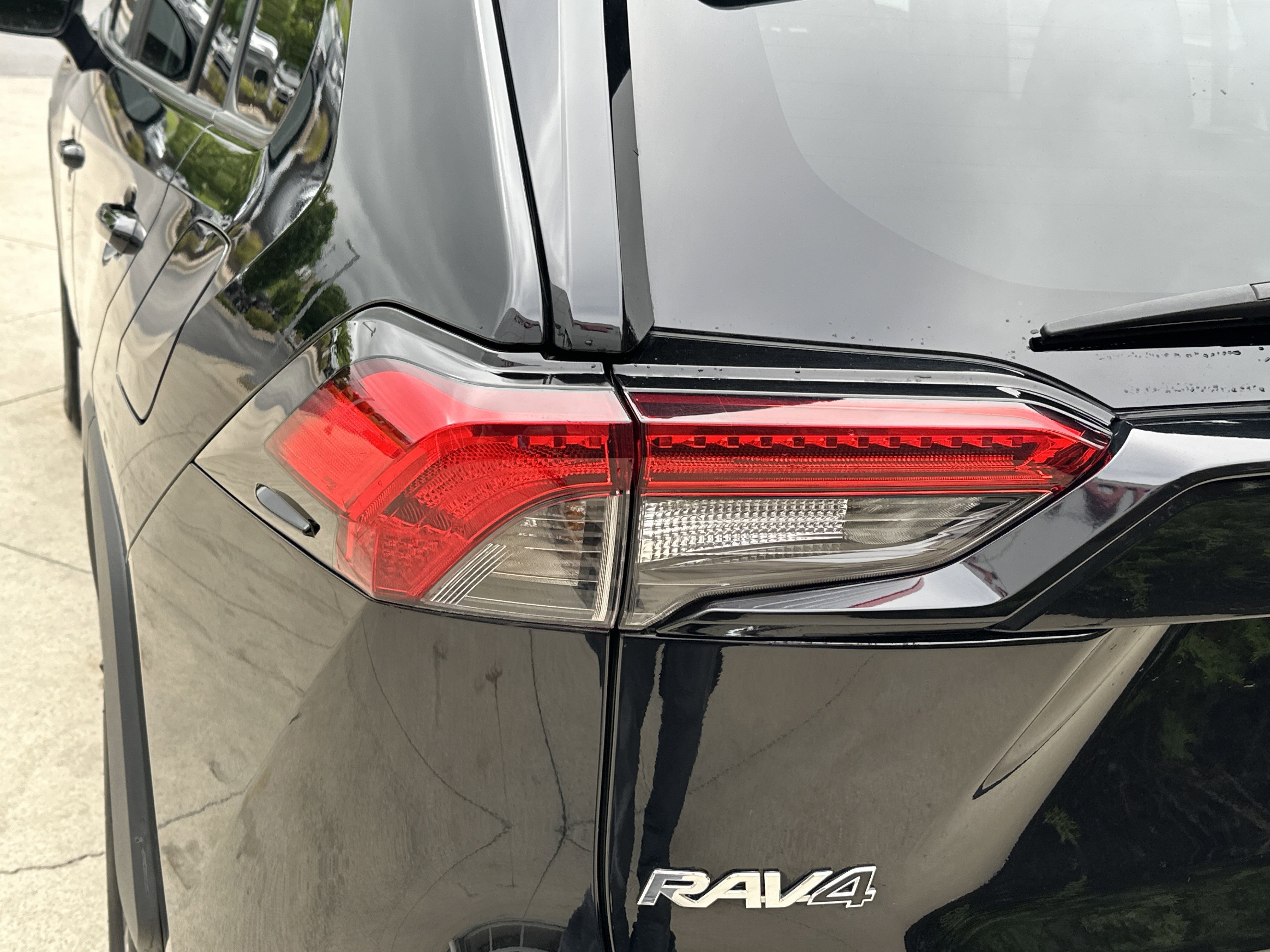 Used 2022 Toyota RAV4 XLE w/ Convenience Package AWD/4WD image 12