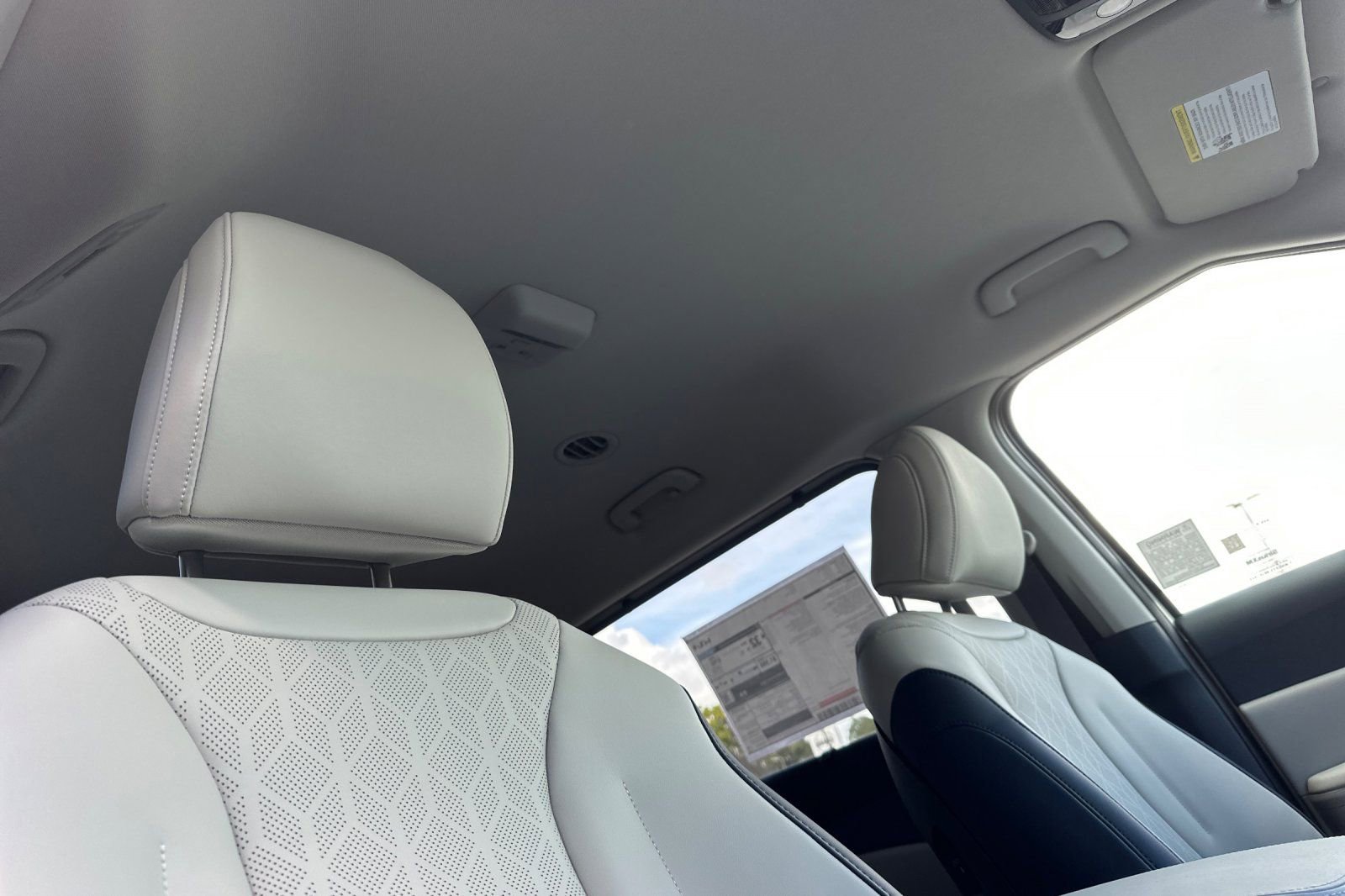 New 2026 Kia Carnival EX FWD image 18