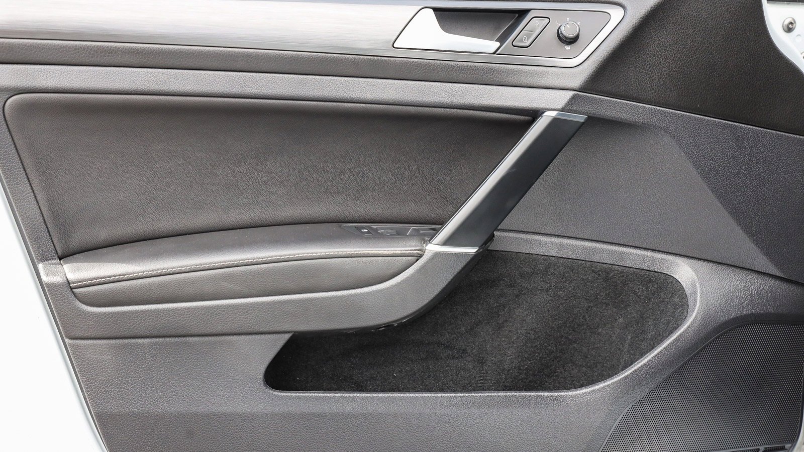 Used 2019 Volkswagen Golf SE image 19