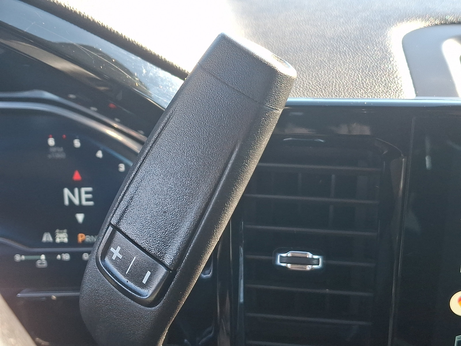 Used 2022 Chevrolet Silverado 1500 LT AWD/4WD image 14
