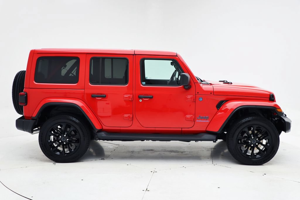 Used 2025 Jeep Wrangler Unlimited Sahara AWD/4WD image 3