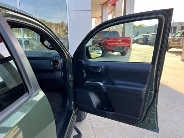 Used 2021 Toyota Tacoma Limited AWD/4WD image 37