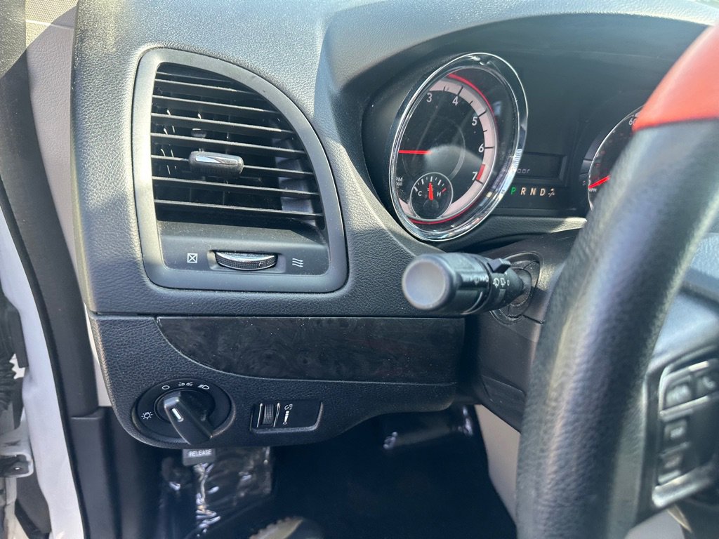 Used 2019 Dodge Grand Caravan SE w/ UConnect Hands-Free Group image 13