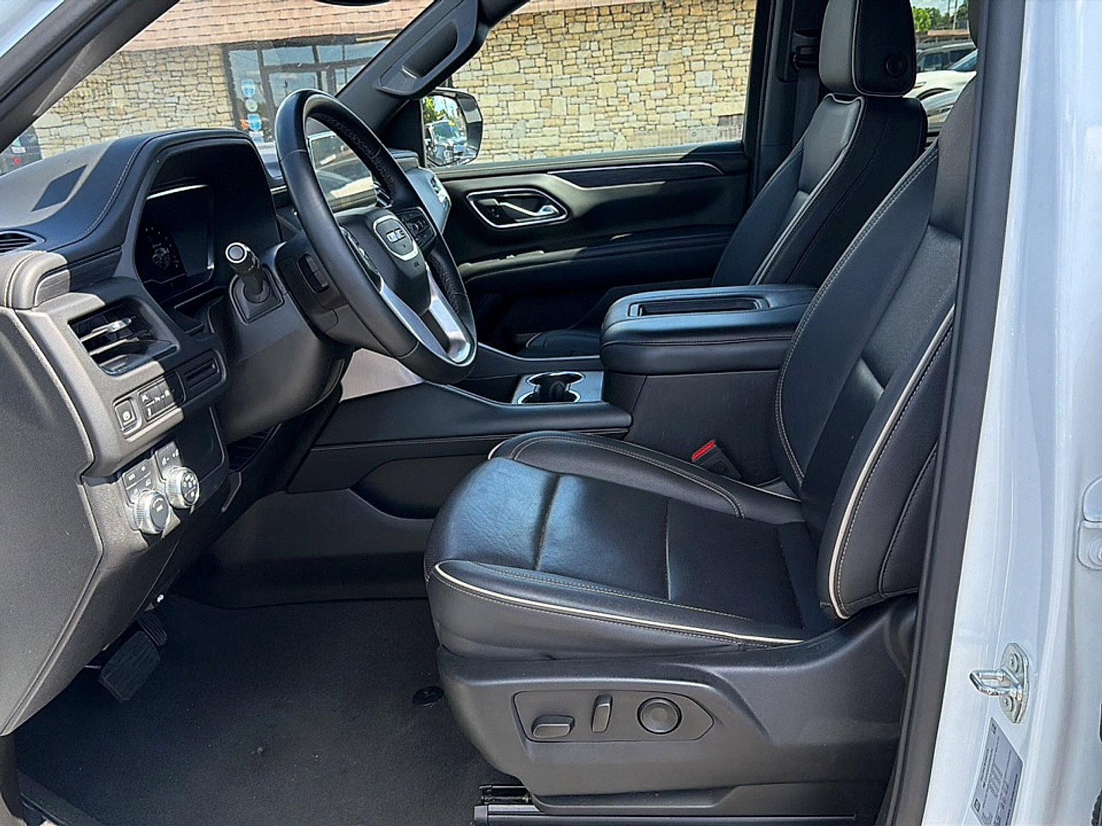 Used 2024 GMC Yukon SLT AWD/4WD image 15