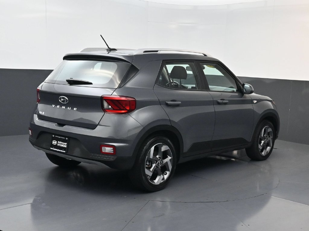 Used 2025 Hyundai Venue SEL FWD image 4